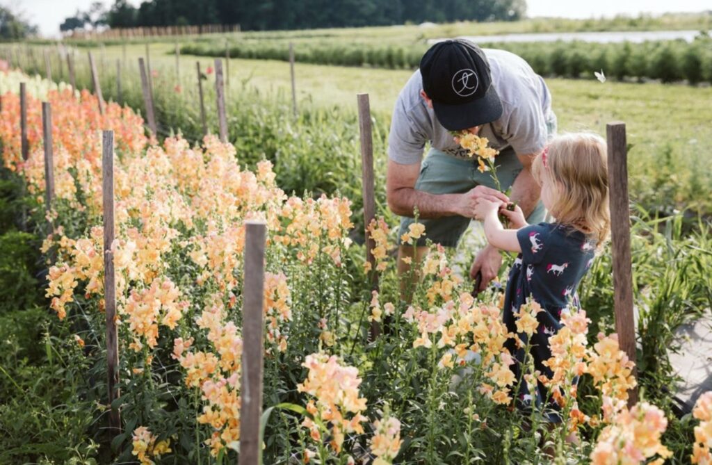 Blooming Glen Farm provides an 8-week Pick-Your-Own Flower share ($200), allowing participants to pick a large bouquet once a week on Tuesdays and Thursdays from 1–7 pm.