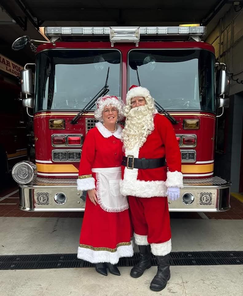 Pictures with Santa at the Colmar Volunteer Fire Company