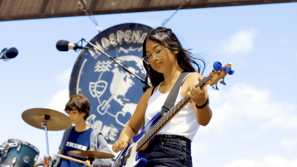 Independent-Lake-Sound-City-Girl-playing-Bass–1024×575